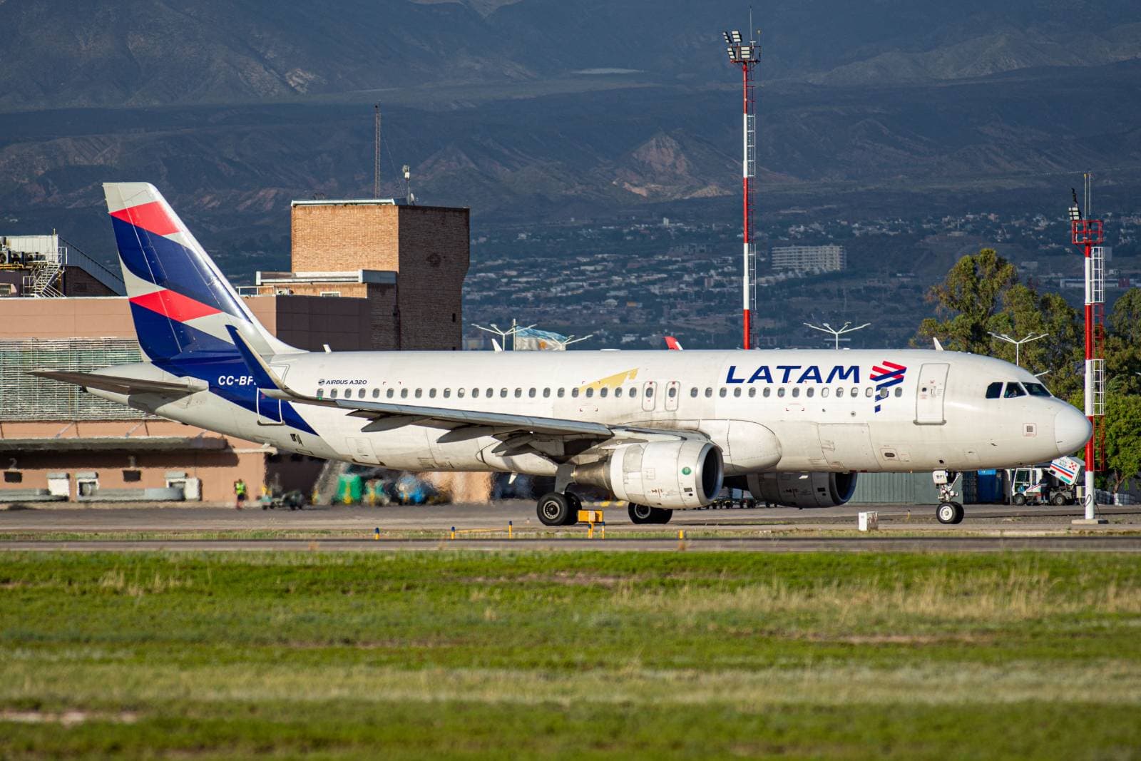 Case LATAM Airlines: como a gestão de AOG na aviação foi transformada